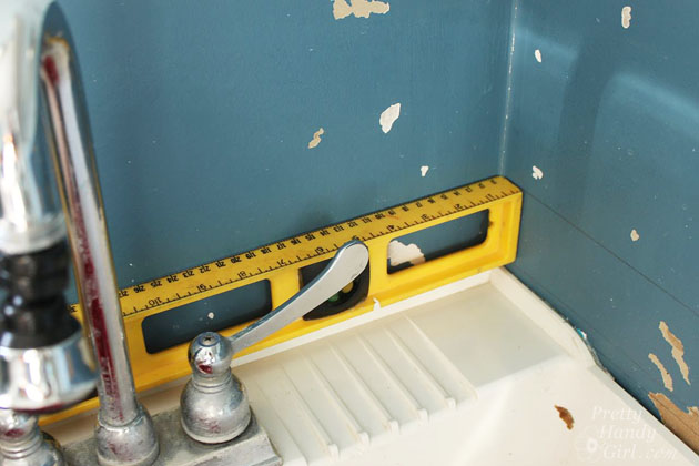 transfer-level-line-onto-adjoining-wall