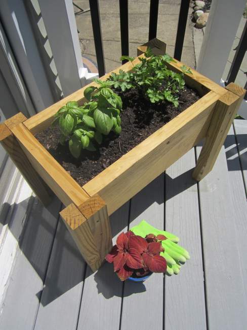 Scrap Wood Planter Box 