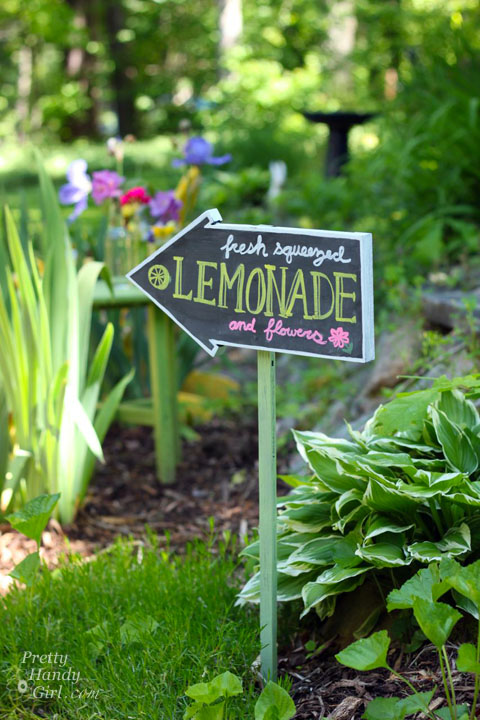 Chalkboard Arrow Sign (Mystery Thrift Off) | Pretty Handy Girl