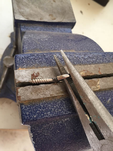 opening-eyelet-screws