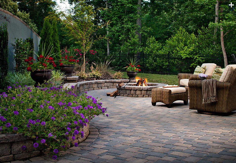 patio-retaining-wall-Belgard