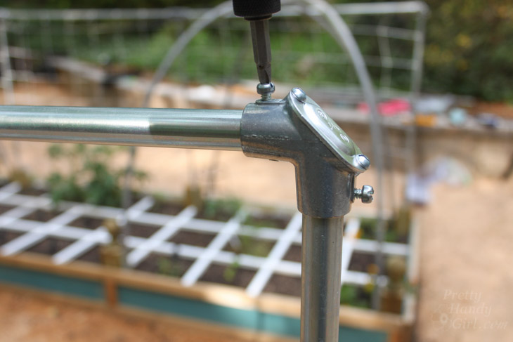 tighten-screws-on-conduit-connector