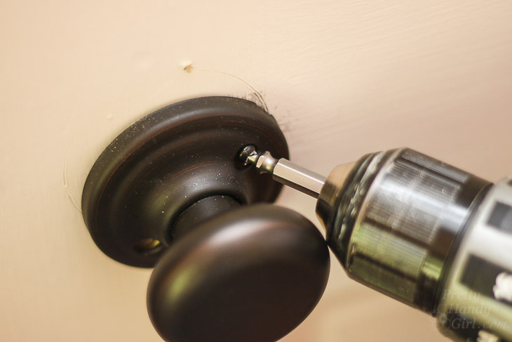 drill-screw-center-out