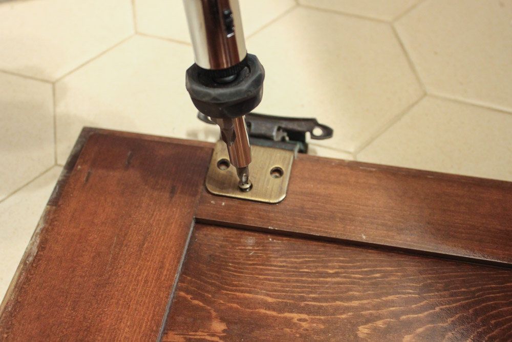remove-hinges-hardware