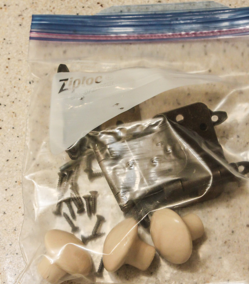 store-knobs-hinges-ziploc-back
