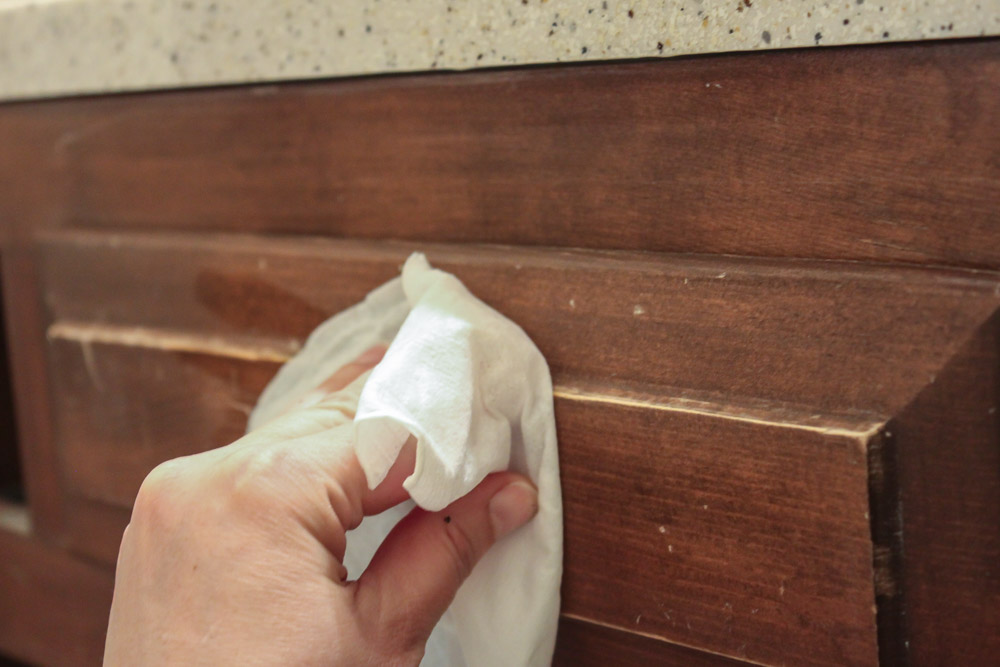 wipe-off-sanding-dust
