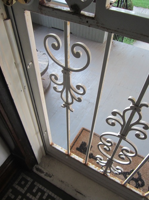How to Repaint a Metal Storm Door