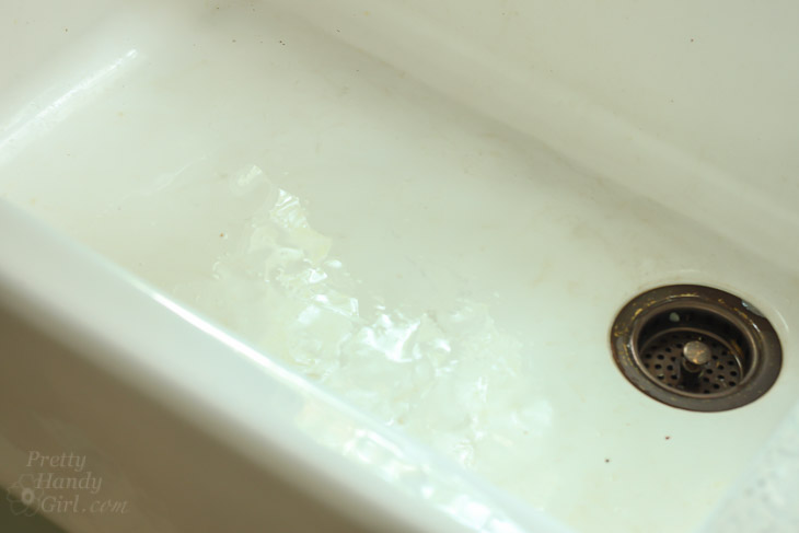 dirty-farmhouse-cast-iron-sink