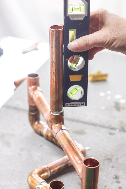level-vertical-pipe-candle-holder