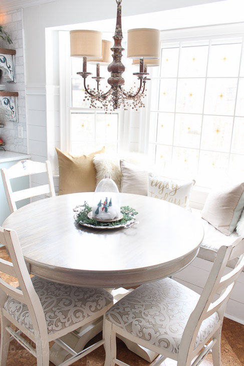 bay-window-seating-gold-white-pillows