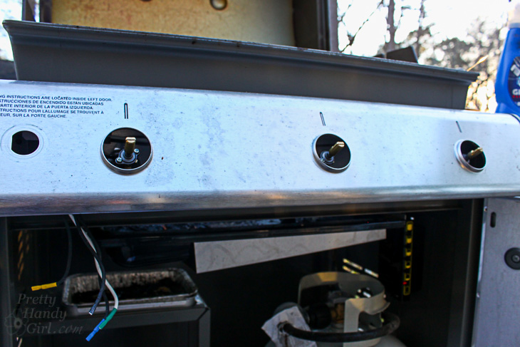 How to Replace a Grill Igniter