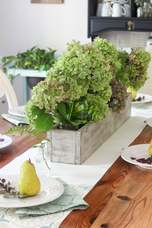 Tutorial to make this beautiful rustic wood trough.