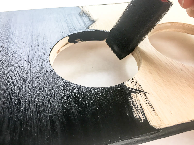 Paint the entire Halloween sign black.