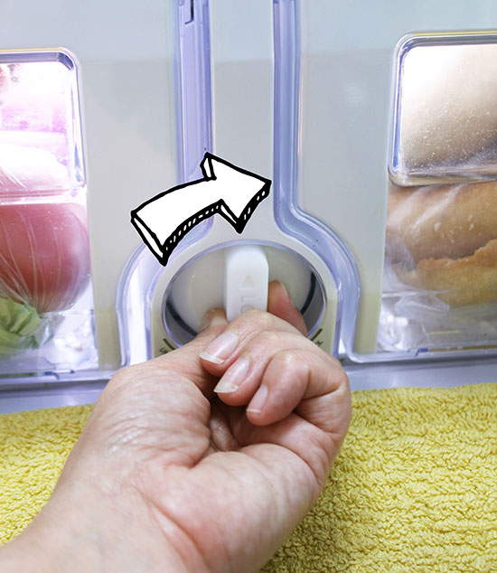 turn clockwise to replace water filter