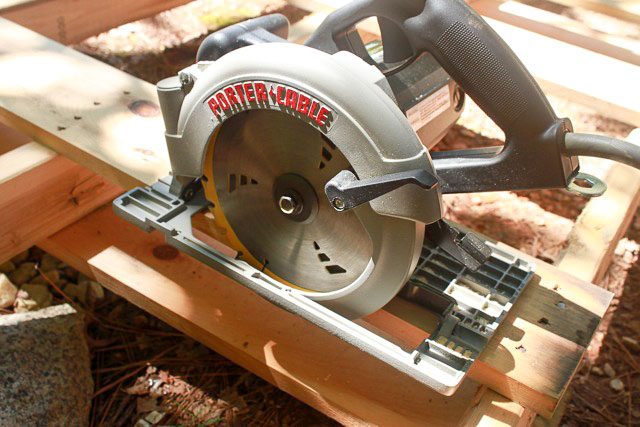 6 of the Easiest Ways to Remove Pallet Wood