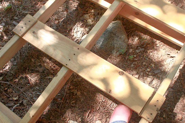 4 of the Easiest Ways to Remove Pallet Wood