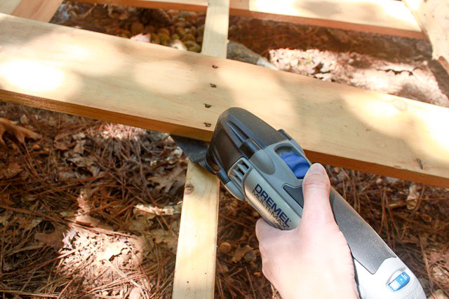 4 of the Easiest Ways to Remove Pallet Wood