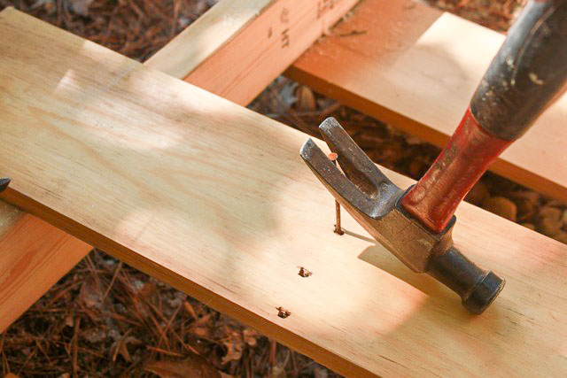 4 of the Easiest Ways to Remove Pallet Wood