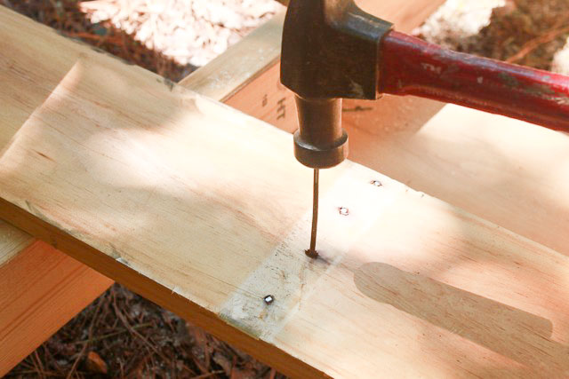 4 of the Easiest Ways to Remove Pallet Wood