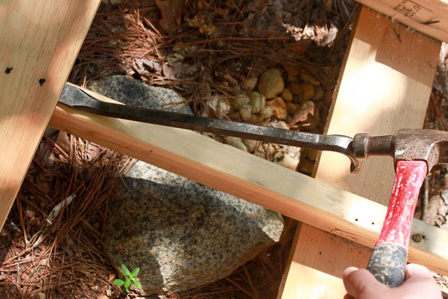 4 of the Easiest Ways to Remove Pallet Wood
