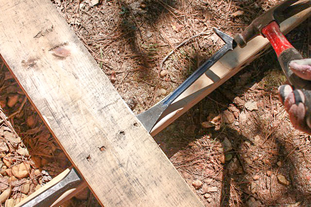 4 of the Easiest Ways to Remove Pallet Wood