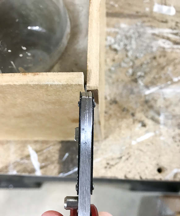 DIY Concrete Desk Organizer- use a knife to pry the wood apart