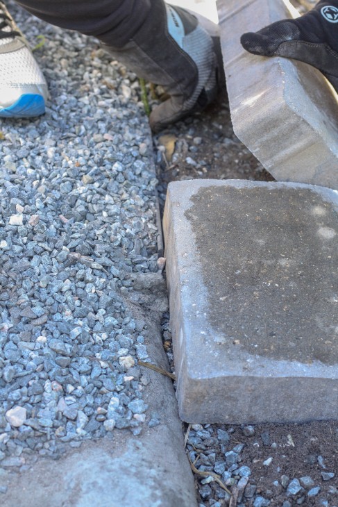 Installing Concrete Paver Edging