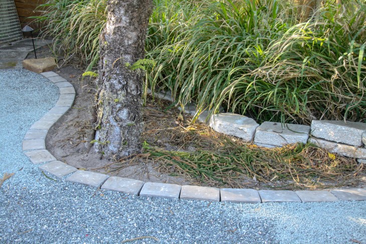 Installing concrete paver edging