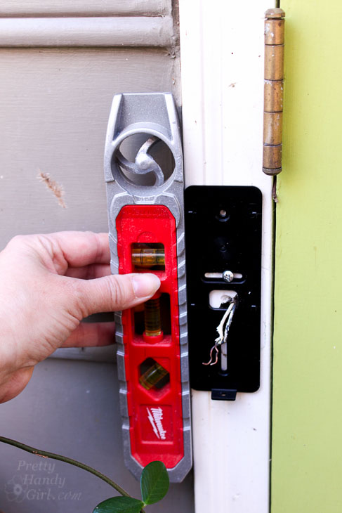 level mounting bracket