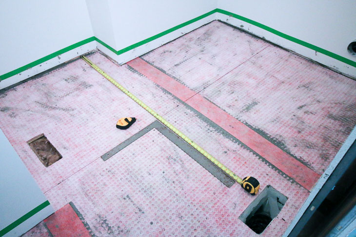 Installing uncoupling mat in laundry room