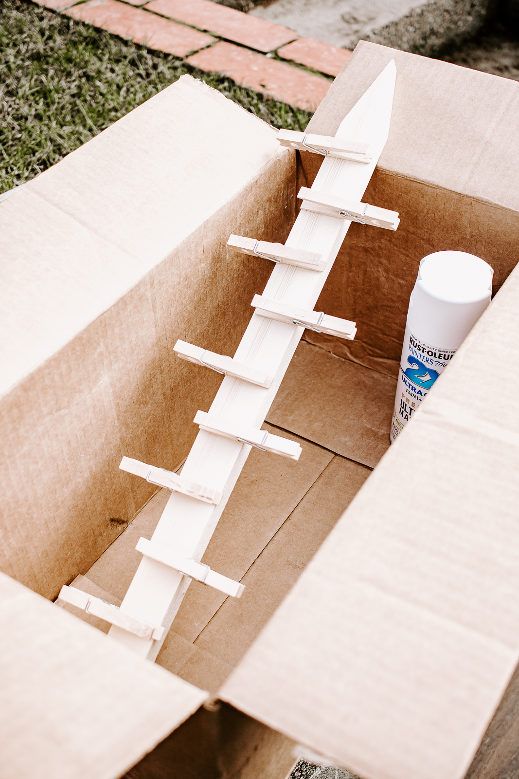 set wall organizer in cardboard box