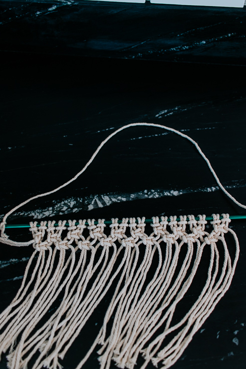 One row of square knots followed by one row of alternating square knots