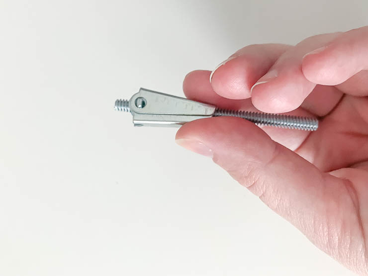 Toggle bolt closed