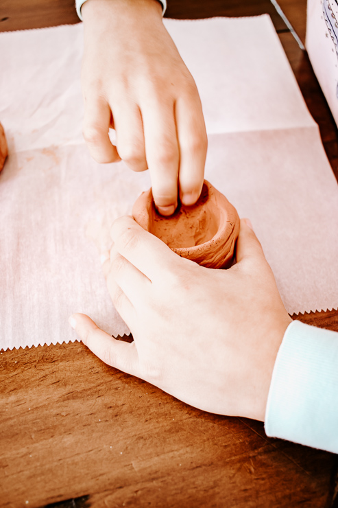 Use fingers to pinch out sides of pot