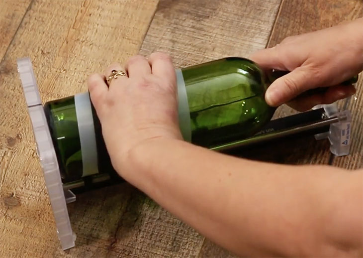 turning bottle to cut
