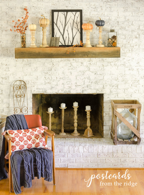 quick and easy mantel for fall