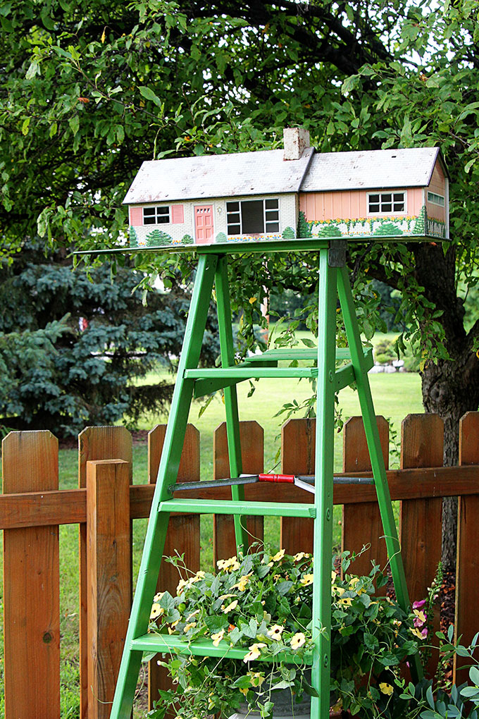 dollhouse turned birdhouse