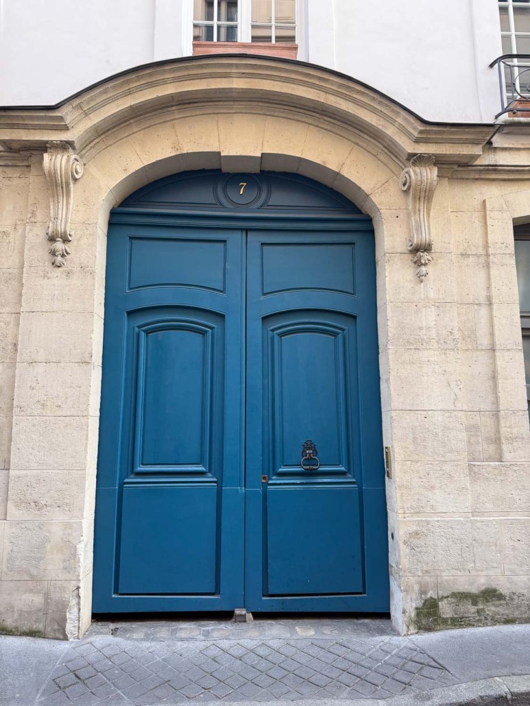 Pulsating-blue-by-sherwin-williams - beautiful royal blue door in France